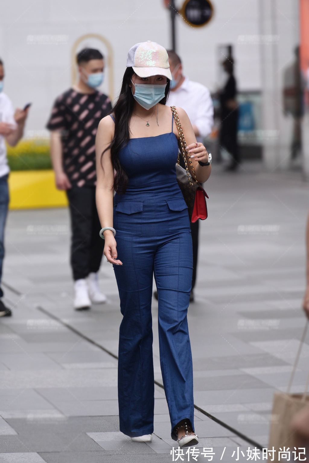 穿搭|不用费心搭配,一件连体裤,轻松穿出夏日的清凉,大方美丽又时髦