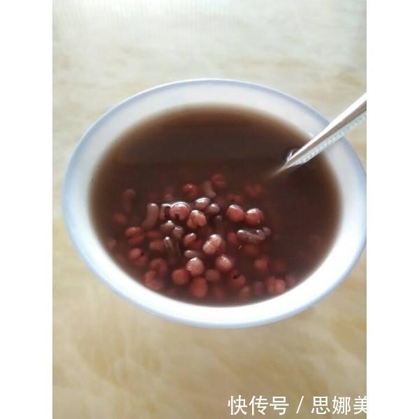 养生|湿气重的人,常吃2种食物,常喝1种水,排出湿气,有助于养生