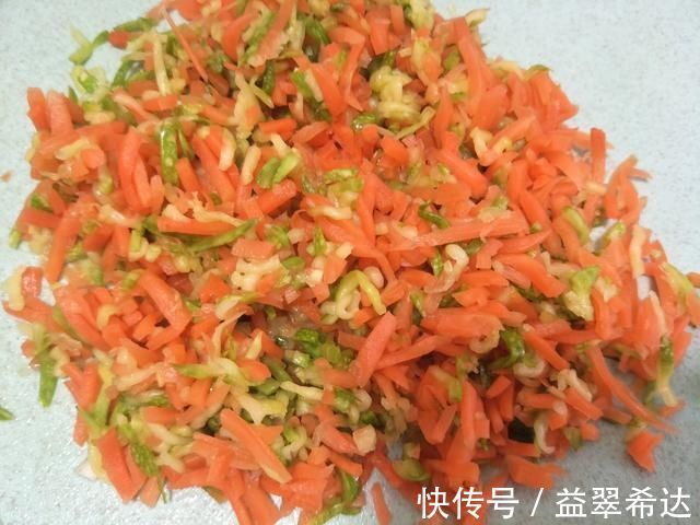 馅料|天冷吃菜盒子,就选西葫芦馅,不出汤味道好,软嫩香浓孩子爱吃