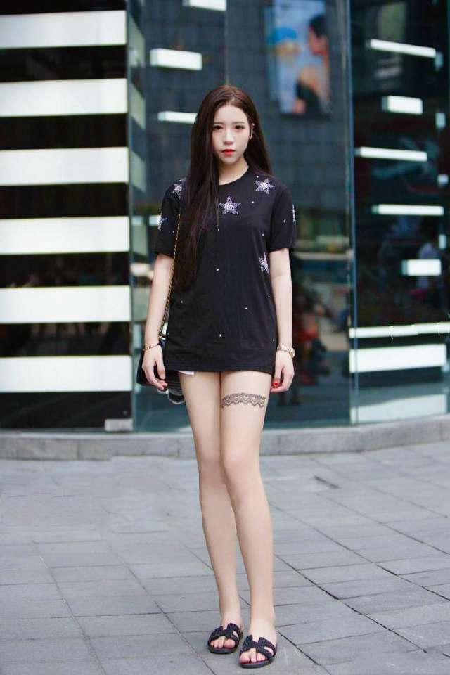 街拍:时尚街拍不至于牛仔裤,小姐姐各种秀