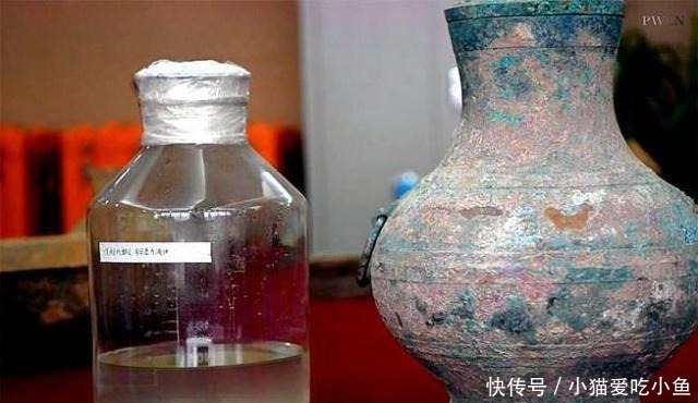 液体|千年古墓挖出保存完好的白酒,专家倒出来尝了尝,味道怎样