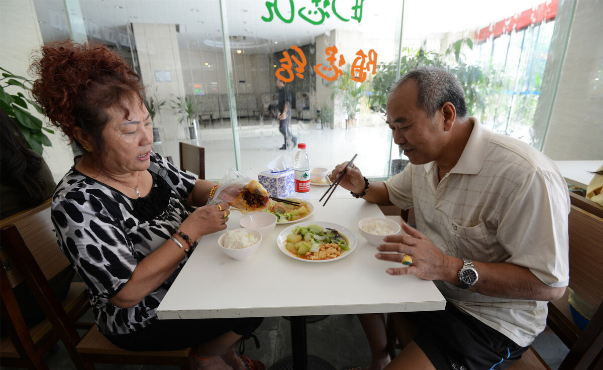 老林|血脂高的人,天天吃素反而适得其反,少吃这2物才是降血脂的关键