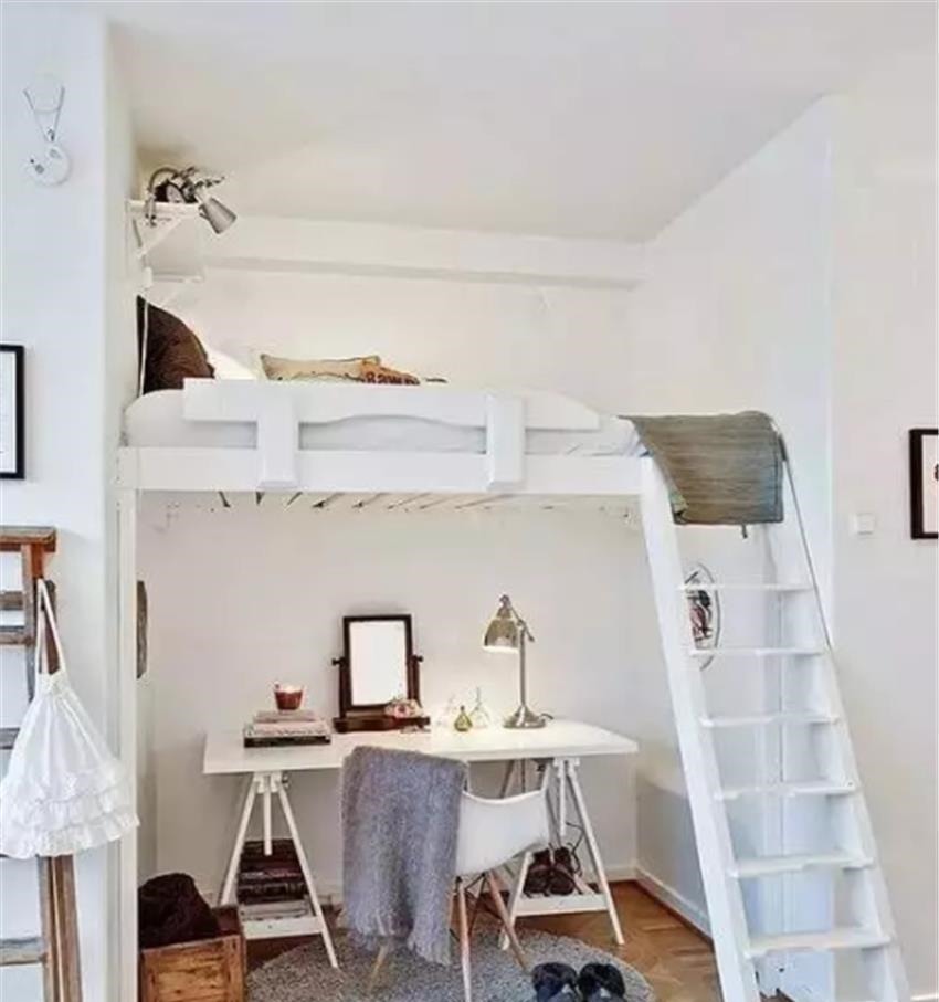 盒子|35㎡小公寓,夫妻俩把床抬高1米后睡在“盒子”里?这设计够巧妙