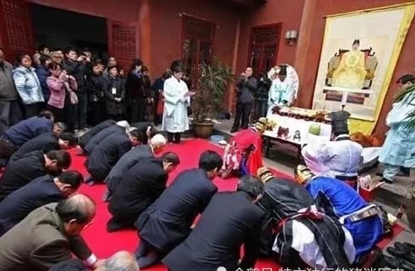 敬仰|生前最悲惨皇帝,为何死后被人敬仰?想不到后裔却成为了日本王族