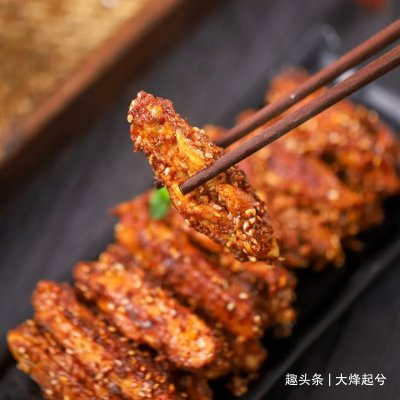 秘制鸡翅做法，香香辣辣上桌，1秒就能被抢光