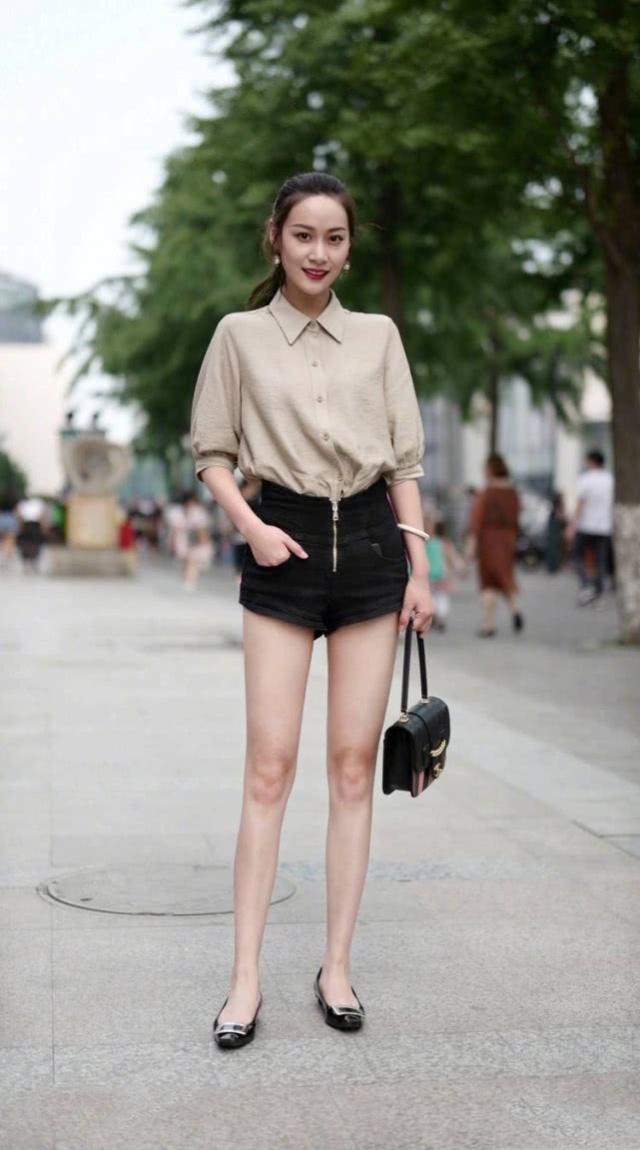 女人味|清新靓丽的短发美女,长袖搭配热裤,精美时尚又显大气