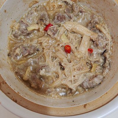 金针菇牛肉条|炖金针菇牛肉条