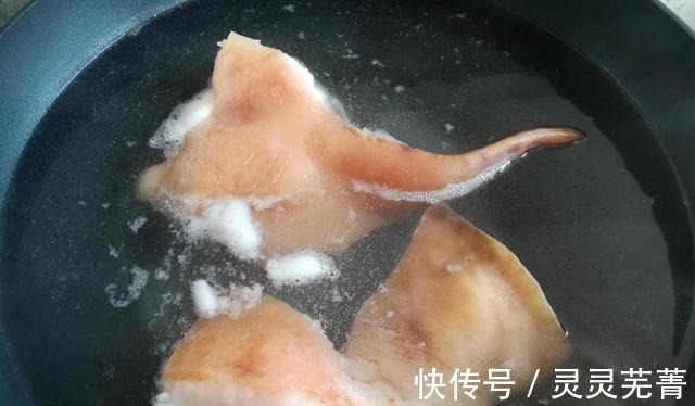 做卤菜时，牢记“1分2煮3泡”，鲜香入味，家人吃得很满足！