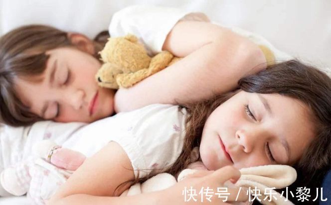 睡眠质量|父母注意,做好这几点,帮助孩子养成良好的睡前习惯,长高个儿