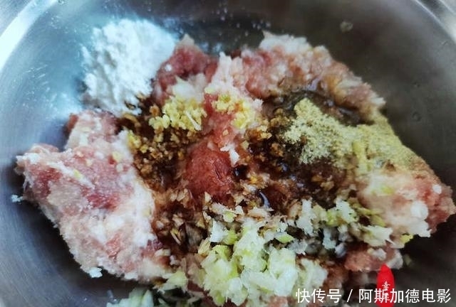 接地|豆腐白菜丸子粉条一锅烩的大菜,好吃还接地气,就喜欢家常菜
