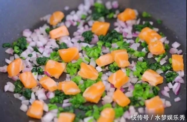 好吃|天天吃鸡蛋,这种做法第一次见,简单营养又好吃,孩子吃不够