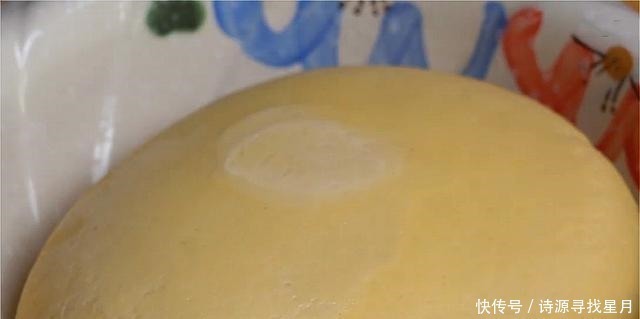 面片|玉米面这样做真好吃，一擀一煎，5分钟出锅，连吃一个月都不腻