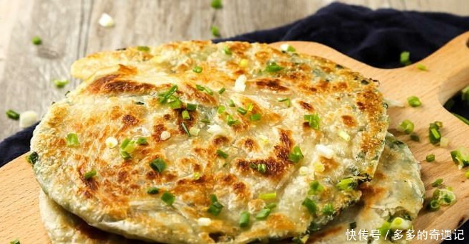 想吃葱油饼不用再去外面买了,教你详细教程,咬一口酥掉渣!