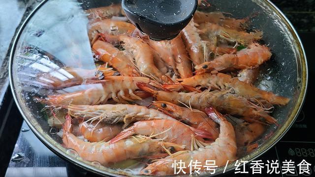 白灼虾别用水煮，老渔民教我一个做法，鲜香好吃，每次都吃光