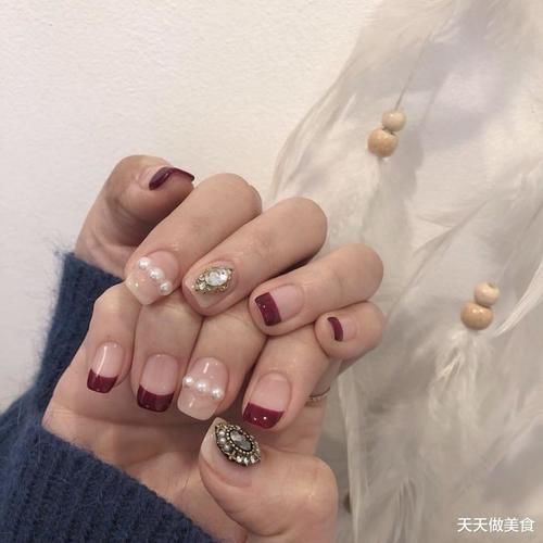 通勤裸色系美甲来了,上手超温柔的,一秒变甜心女孩!