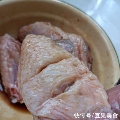 家常菜|#巨下饭的家常菜#金沙咸蛋黄鸡翅