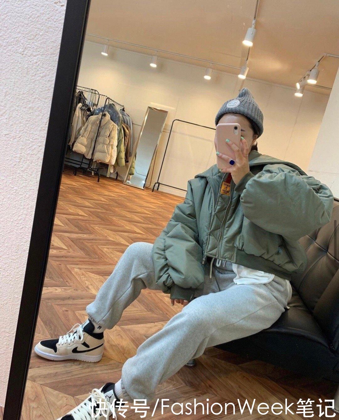 韩国小姐姐休闲风出街穿搭，每一套都充满吸引力，百搭又时尚