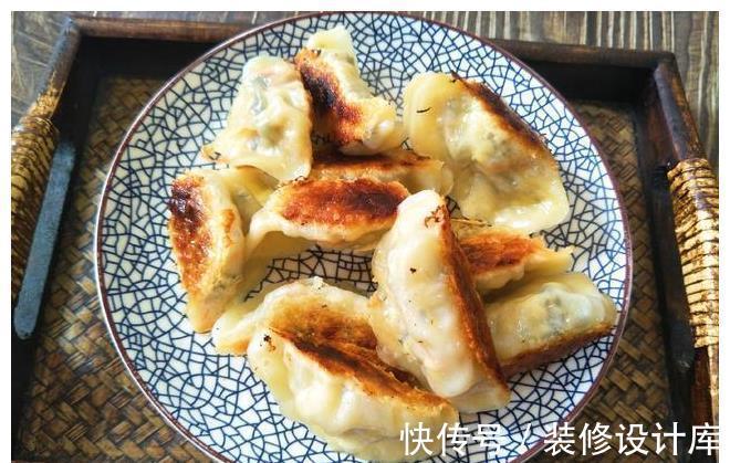 韭菜饺子|秋天做煎饺，韭菜靠边站，3菜混合调馅，又香又脆营养高