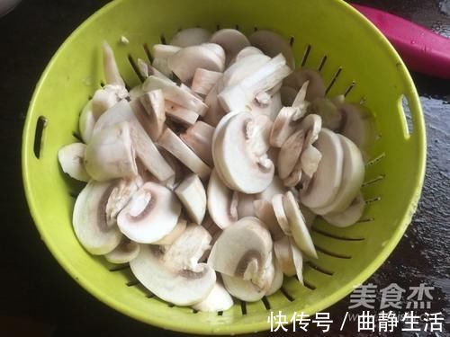 碱性食物|老中医不会告诉你，女人要常吃这碱性食物，皮肤白嫩，头发也乌黑