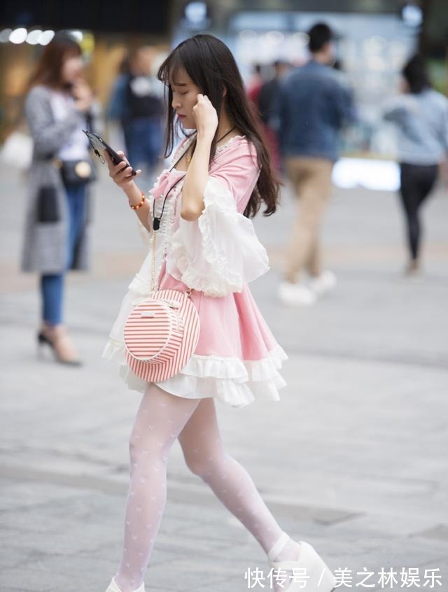 蕾丝|lo圈火了一种新穿法,叫“洛丽塔+AJ”,效果太潮十级lo娘都上头!