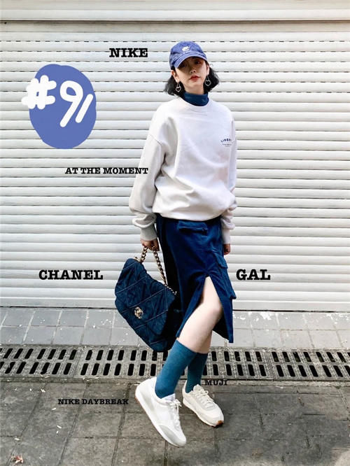 卫衣下面一定不要穿裤子，今年流行这样穿，时髦显高很适合小个子