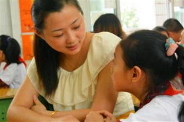 人贩子|“迟早毁掉孩子”,大学教授怒批“家长接送”现象,引网友怒怼