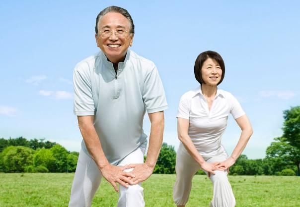 壽命長不是多喝水，也不是多走路，堅持3件小事，健康找上門