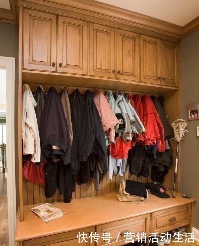 玄关柜|入户没人放鞋柜了，太不实用！不如学着设计一排柜，一进门贼漂亮！