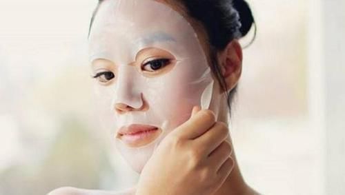 女人尽量别在这3个时间段敷面膜,尤其是第2个,比熬夜还伤皮肤