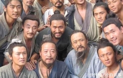 孔子说:“晏子,小人也”;晏子说:“孔某人与叛贼白公是同类”