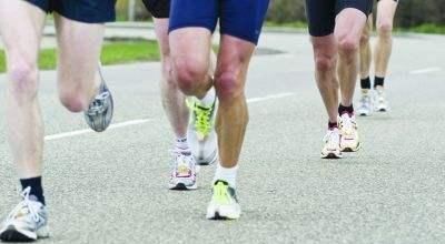 膝盖|每天跑步五公里和走路五公里相比，哪个更伤膝盖？告诉你答案