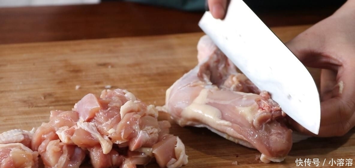 做法|用烤箱做的纸包葱油鸡,比红烧鸡还香,做法太简单了