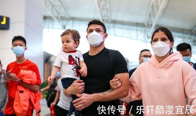 中超联赛|留洋大军再添一人,卡尔德克归化遇阻,泰山、海港国脚推迟报到