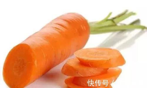 锅盖上的油污不要用布擦，这样清洁会更轻松方便