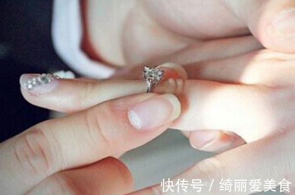 中指 戒指不可乱戴,位置决定命运,戴对招财戴错招灾!