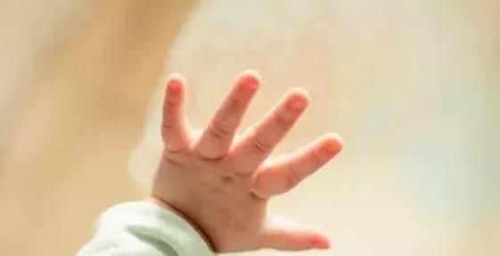 幼儿专家：宝宝聪不聪明，看他的手就知道了