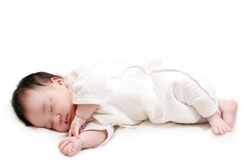 判断|宝宝喜欢歪脖睡觉,是因为习惯还是生病,妈妈应该尽早做好判断