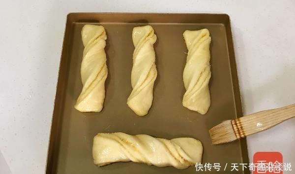 怀疑人生|柔软到怀疑人生！一次成功的椰蓉奶棒面包，学会了不用去面包店买