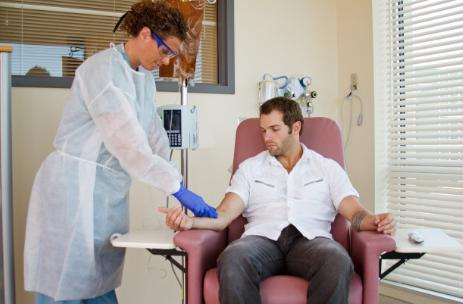 癌症患者|为什么有人发现癌症后,一治疗就很快死亡医生不再隐瞒