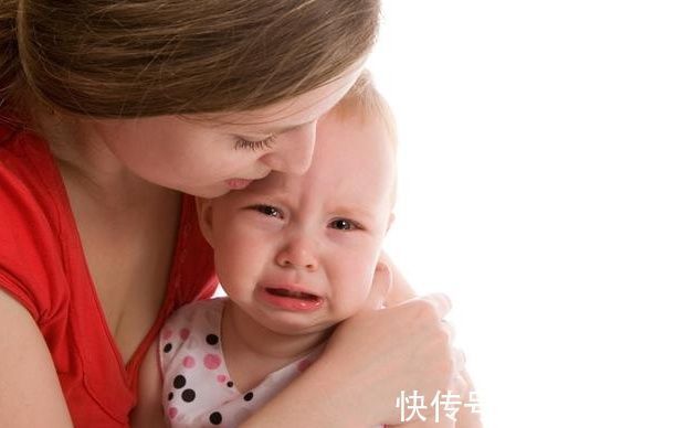 大宝|为何宝宝明明很困了睡前还要哭闹?别打骂孩子,他其实是在求助