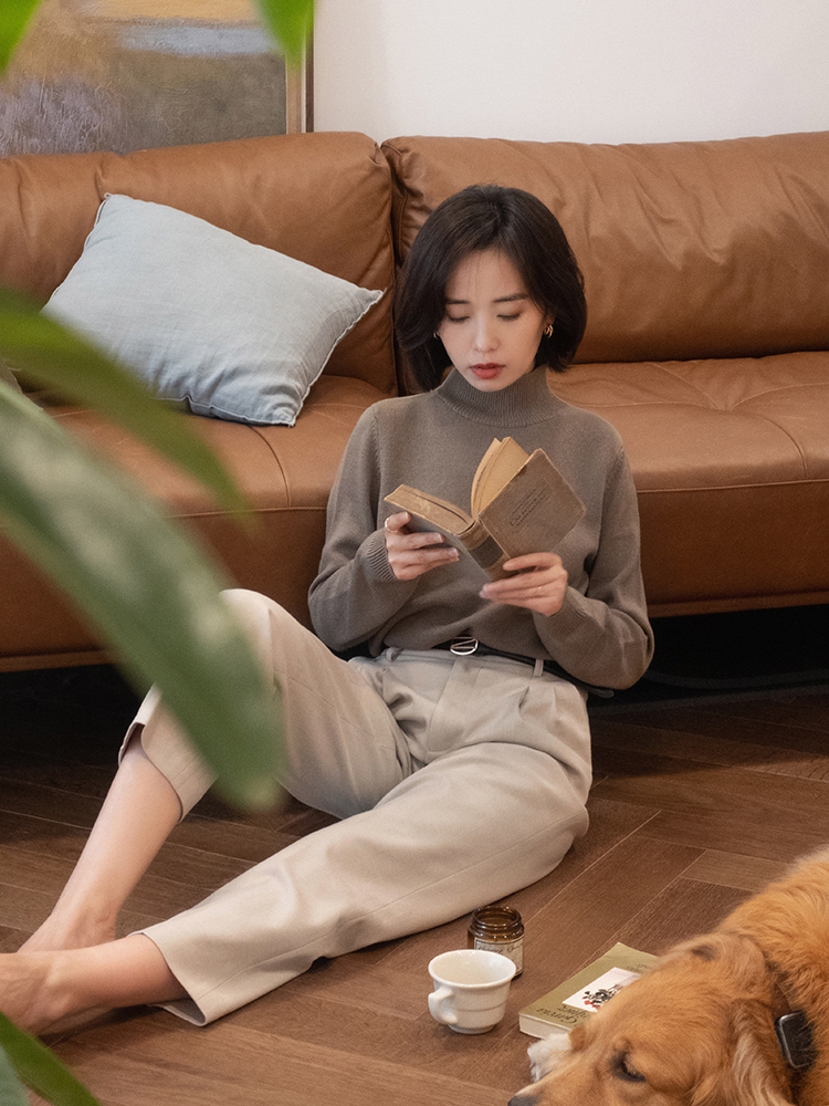 气质 女人会打扮才最优雅,试试“毛衣”的搭配,简约舒适显气质