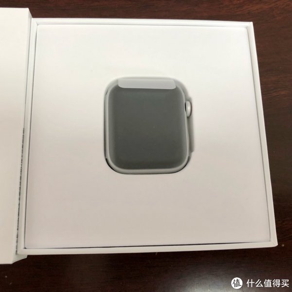 天才吧|第一次感受到苹果故障换新的惊喜，Apple Watch SE官翻开箱