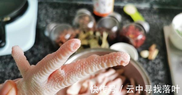 好吃|卤鸡爪怎么做才好吃呢教大家卤鸡爪的几种简单做法,包你学会!