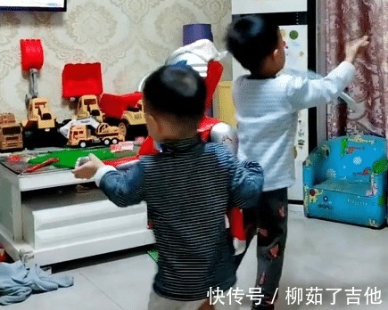 奧特曼|“孩子靜悄悄，指定在作妖”，熊孩子和奧特曼上演“二人轉”火了