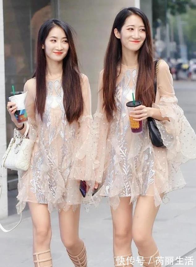 大头妹 双胞胎姐妹搭配风格魅力四射，泡泡袖网纱连衣裙，又纯又欲
