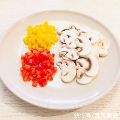 卷饼|#一周减脂不重样#情人节，送给她/他的花——肉酱蘑菇太阳披萨