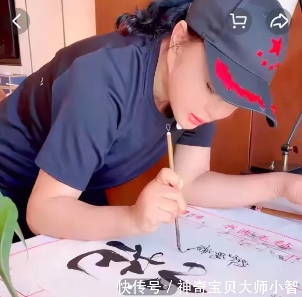 大衣哥$刘晓庆直播间大秀书法,一幅字2888,上架几小时无人问津显尴尬