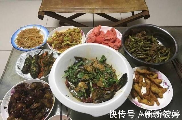 炸藕盒|放假回婆家,7个婆婆做的家宴对比下,就能看出儿媳的分量了