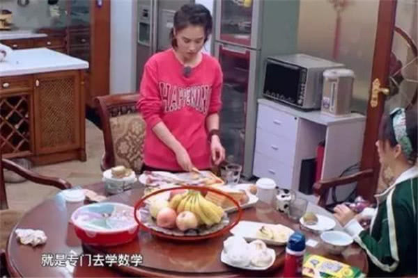 霍思燕家的水果100块钱一斤,当看到黄圣依的水果后,好低调