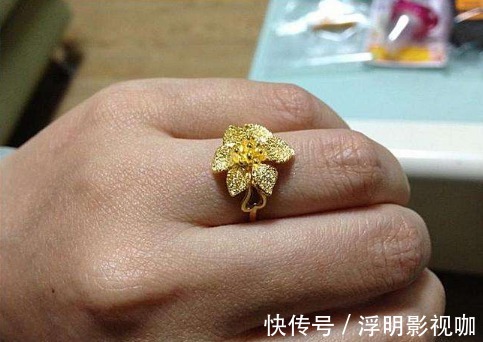 有些人|“黄金戒指”是戴左手，还是右手有些人总乱戴，闹笑话了！